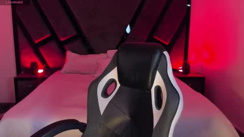 Snapshot of andywiills chatting on March 11, 11:22 pm Andy online show from March 11, 11:22 pm