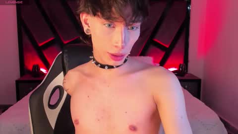 Snapshot of andywiills chatting on March 27, 9:36 pm Andy online show from March 27, 9:36 pm