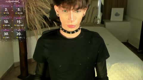 Snapshot of andywiills chatting on April 1, 9:56 pm Andy online show from April 1, 9:56 pm