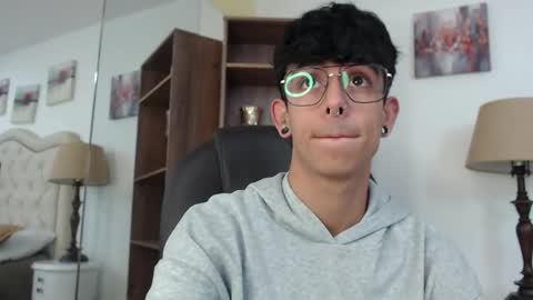 andyxibrat online show from May 7, 11:48 am