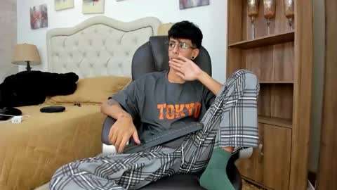 andyxibrat online show from May 21, 6:59 pm