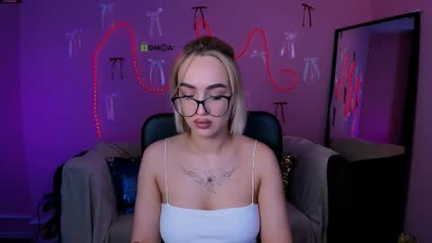 Snapshot of anelia_sun chatting on March 16, 6:39 am anelia_sun online show from March 16, 6:39 am