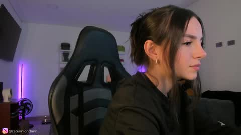      online show from April 1, 3:18 am