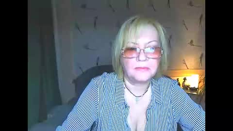 Alinessa online show from April 2, 4:15 pm