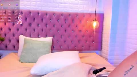 Snapshot of anette_bennet chatting on November 27, 7:49 pm anette_bennet online show from November 27, 7:49 pm