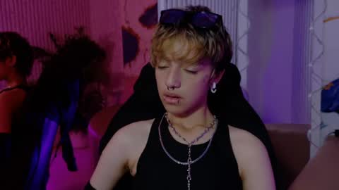 angeel_tay online show from June 3, 6:57 pm