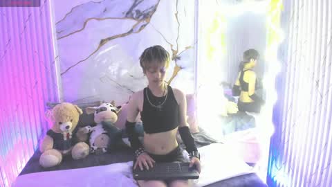 angeel_tay online show from June 7, 11:47 am