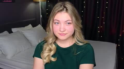 Snapshot of angel__grace chatting on January 17, 12:26 am Grace online show from January 17, 12:26 am