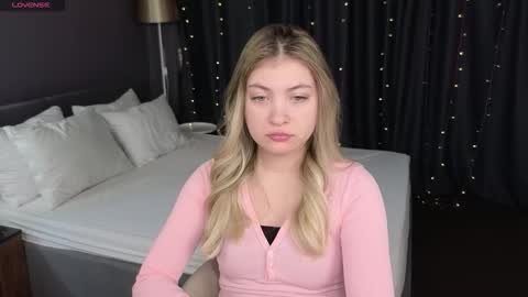 Snapshot of angel__grace chatting on January 18, 5:33 am Grace online show from January 18, 5:33 am