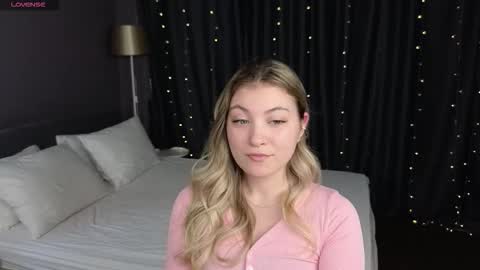 Snapshot of angel__grace chatting on February 1, 5:39 am Grace online show from February 1, 5:39 am