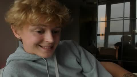 angel_andreww online show from April 23, 3:25 pm