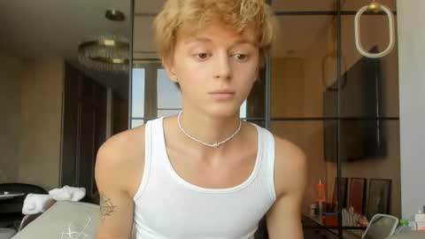 angel_andreww online show from April 25, 9:45 am