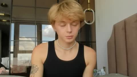 angel_andreww online show from April 27, 10:46 am