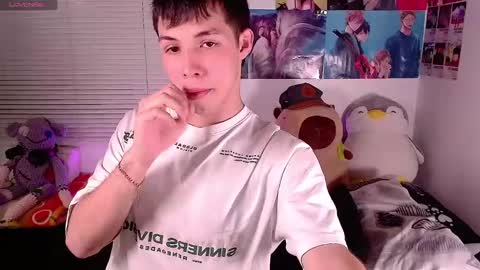 Snapshot of angel_bless19 chatting on January 6, 10:58 pm Angel help me with 100 thumbs up online show from January 6, 10:58 pm