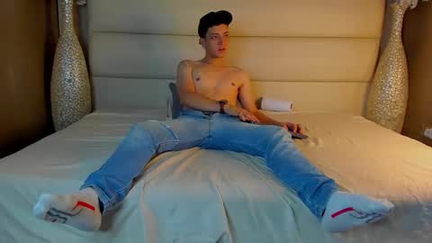 Snapshot of angel_cherry_ chatting on February 11, 12:28 am Angel Cherry 10.0 online show from February 11, 12:28 am