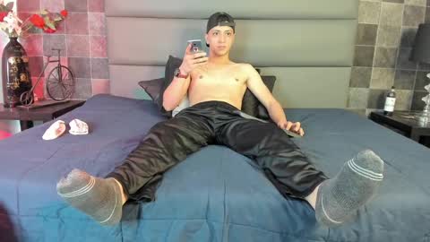 Snapshot of angel_cherry_ chatting on February 17, 10:47 pm Angel Cherry 10.0 online show from February 17, 10:47 pm