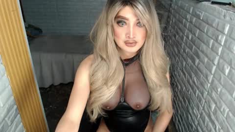 Snapshot of angel_cumming chatting on September 14, 8:35 am angels street online show from September 14, 8:35 am