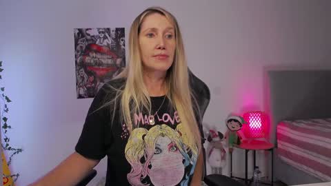 Snapshot of angel_danm_milf chatting on December 6, 1:55 pm Patricia - online show from December 6, 1:55 pm