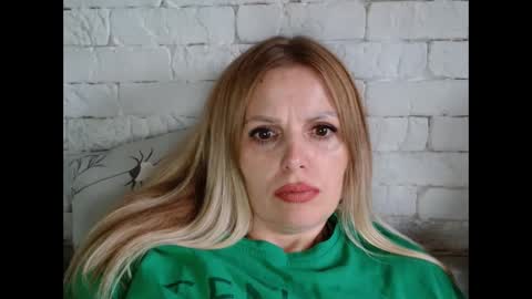 Snapshot of angel_girllovemy chatting on December 5, 9:40 am ANGEL online show from December 5, 9:40 am