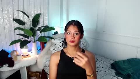 Snapshot of angel_indiguise chatting on January 30, 7:26 pm angela online show from January 30, 7:26 pm