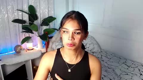 Snapshot of angel_indiguise chatting on January 31, 8:01 pm angela online show from January 31, 8:01 pm