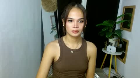 Snapshot of angel_indiguise chatting on October 12, 12:31 am angela online show from October 12, 12:31 am