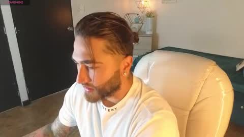 Snapshot of angel_koch chatting on February 10, 2:21 pm Angel Koch online show from February 10, 2:21 pm