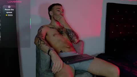 angel_kyrozz online show from April 30, 7:09 pm