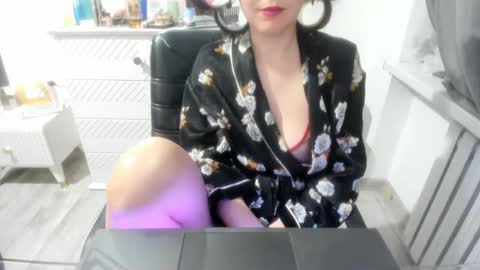 angel_lee__ online show from January 9, 1:45 pm