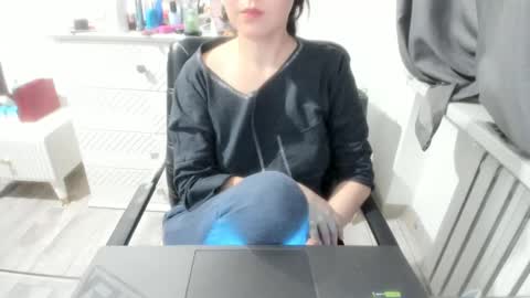 angel_lee__ online show from February 11, 4:02 pm
