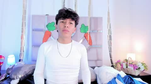 Angel online show from April 4, 8:17 pm