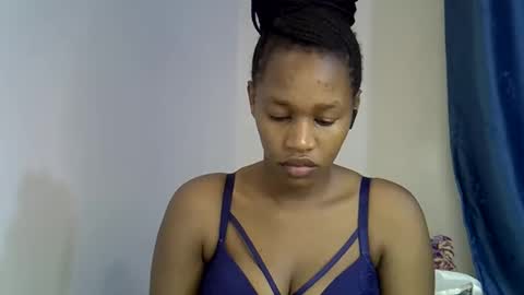 Snapshot of angel_mia5 chatting on March 17, 4:06 am angel_mia5 online show from March 17, 4:06 am