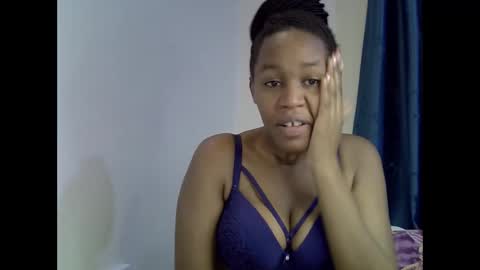 Snapshot of angel_mia5 chatting on March 29, 7:52 am angel_mia5 online show from March 29, 7:52 am