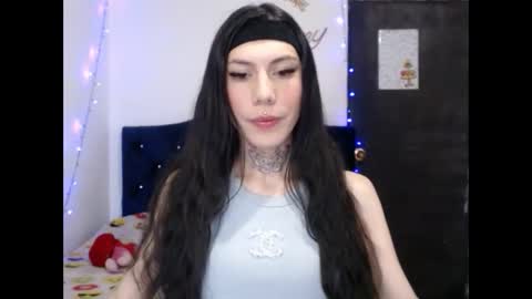 Snapshot of angel_moon69_ chatting on January 9, 11:25 am follow me instagram amymiranda69 online show from January 9, 11:25 am