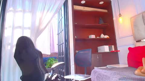 Nicolle  online show from January 8, 2:25 pm