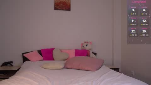 Snapshot of angel_quincy chatting on December 18, 2:45 pm angel_quincy online show from December 18, 2:45 pm