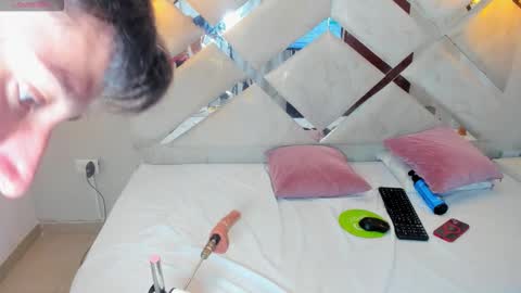 Snapshot of angel_sanzz chatting on February 6, 3:48 pm angel_sanzz online show from February 6, 3:48 pm