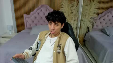 Snapshot of angel_st1 chatting on June 5, 4:52 am Angel online show from June 5, 4:52 am