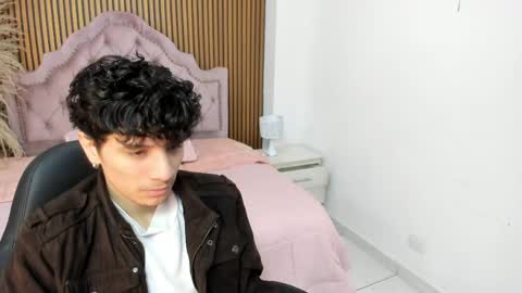 Snapshot of angel_st1 chatting on June 8, 3:51 am Angel online show from June 8, 3:51 am