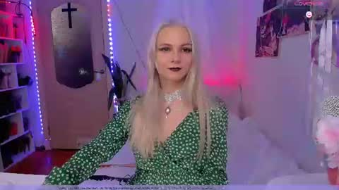 Snapshot of angel_vice chatting on June 26, 3:38 pm Frida A boost to fortune for the one who gives a thumbs up and a bonus lucky for those who support me by joining the fanclub online show from June 26, 3:38 pm