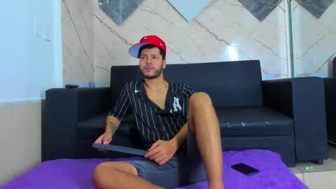 Snapshot of angel_villareal_ chatting on February 3, 9:25 am angel_villareal_ online show from February 3, 9:25 am