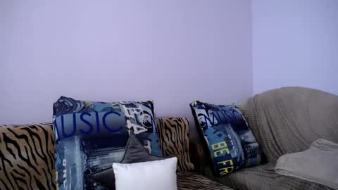 Snapshot of angel_zoe77 chatting on April 21, 8:42 am Zoe online show from April 21, 8:42 am