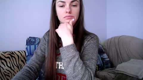 Snapshot of angel_zoe77 chatting on April 22, 9:22 am Zoe online show from April 22, 9:22 am
