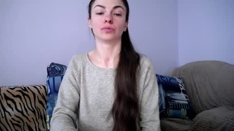 Snapshot of angel_zoe77 chatting on May 4, 8:10 am Zoe online show from May 4, 8:10 am
