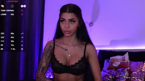 Angela online show from November 10, 1:21 pm