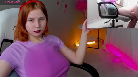 Snapshot of angela_roy chatting on December 12, 10:24 am Angela Roy online show from December 12, 10:24 am