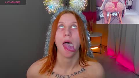 Snapshot of angela_roy chatting on December 15, 1:43 pm Angela Roy online show from December 15, 1:43 pm