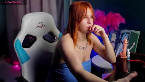 Snapshot of angela_roy chatting on February 26, 9:10 am Angela Roy online show from February 26, 9:10 am