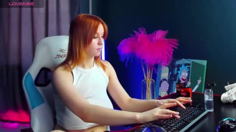 Snapshot of angela_roy chatting on March 11, 6:00 am Angela Roy online show from March 11, 6:00 am