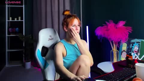 Snapshot of angela_roy chatting on March 12, 5:57 am Angela Roy online show from March 12, 5:57 am